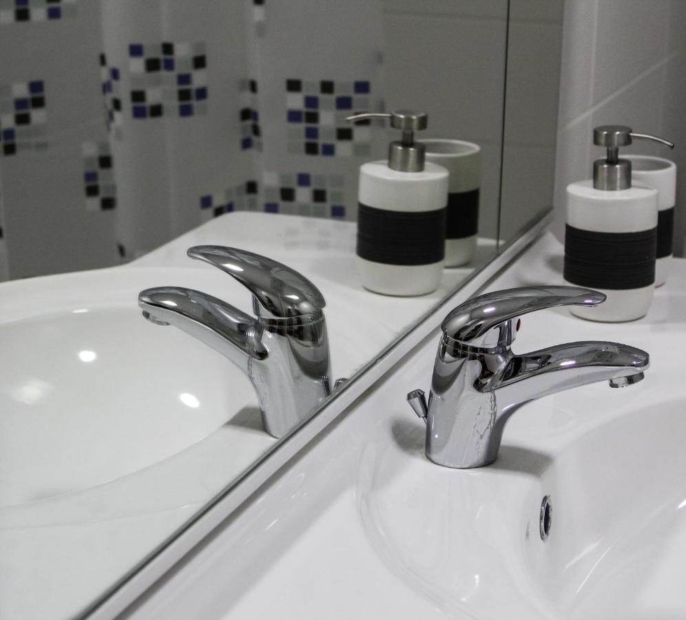 Bright, Modern & Cozy Apartment Тузла Екстериор снимка